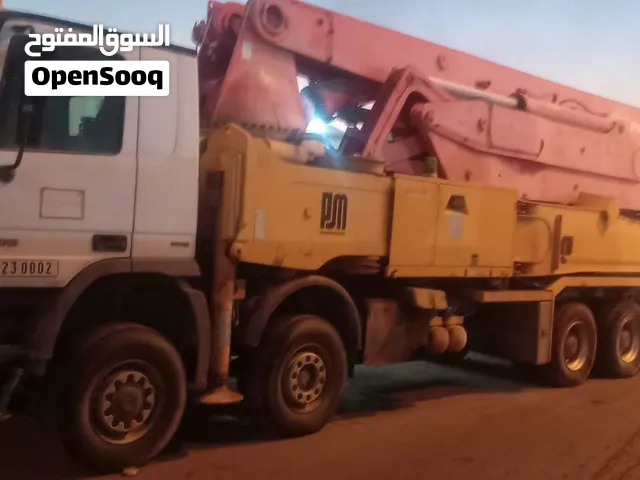مضخة خرسانة اسمنت بوزمستر 52 متر 2009