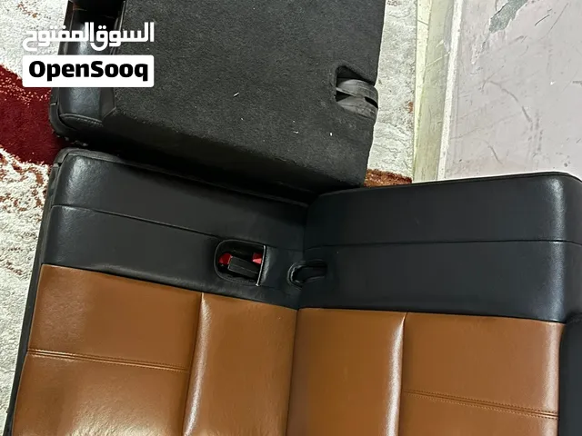 كراسي الصف الثالث إلى سوبر بان من 2007 إلى 2014 كرسيين و مسجل DVD