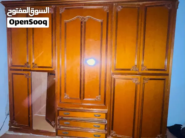 دولاب حوايج كبير ومراية وكمدينو إيطاليات لوح زان ممتاز ونظيف جداً