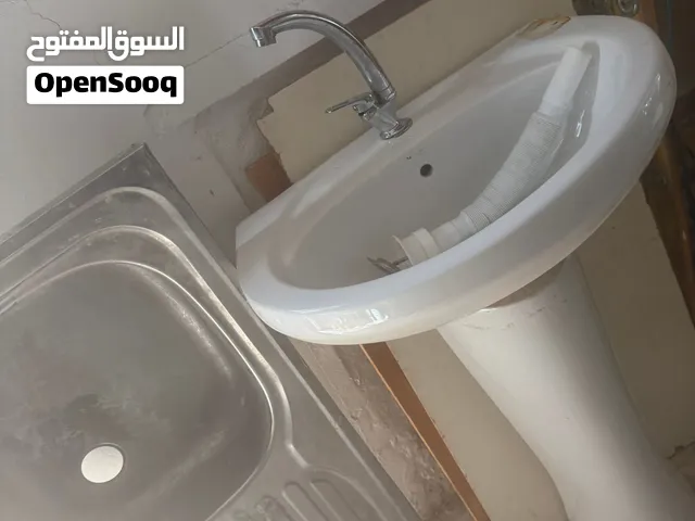 مغسلة عاموديه مع بطارية وسيفون ومجلى ستيل متر بحالة ممتازة