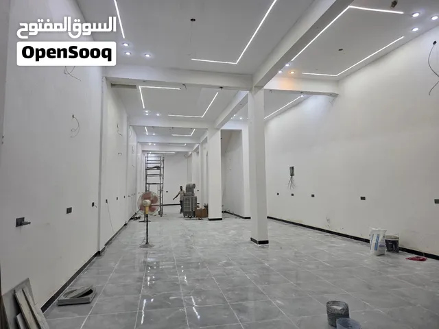 قاعة كبيره تصلح مطعم او قاعة العاب او قاعة مناسبات في منطقة الحكيمية