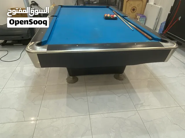 طاولة بلياردوا من kuwait pro center مع كامل اغراضها نظيفة جدا الحجم الكبير نفس طاولات الصالات