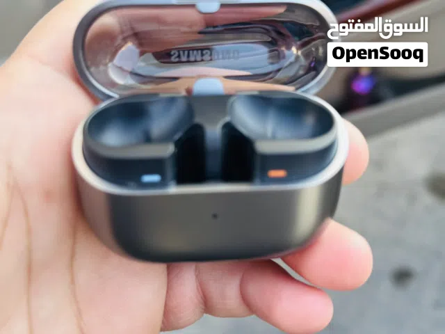 بوكس سماعة سامسونج 3 بحاله ممتازه ولاخدش  بدون السماعات  فقط بوكس الشاحن الاصلي جديد