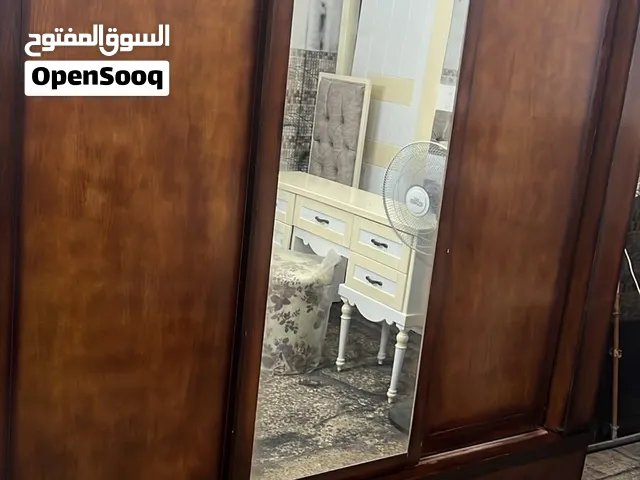 خزانة ملابس بحاله جيده جدا.