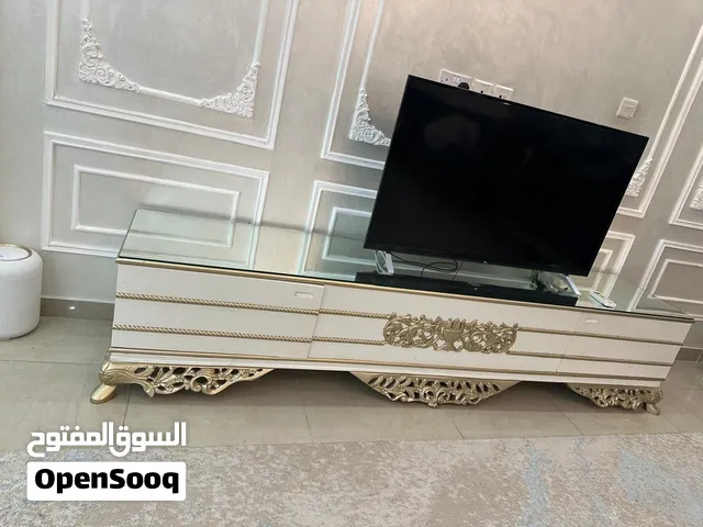 طاوله تلفزون للبيع وقابل لتفاوض