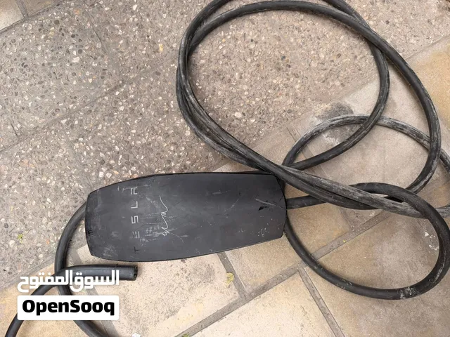 شاحن تسلا اصلي مستعمل بحاله جيدة