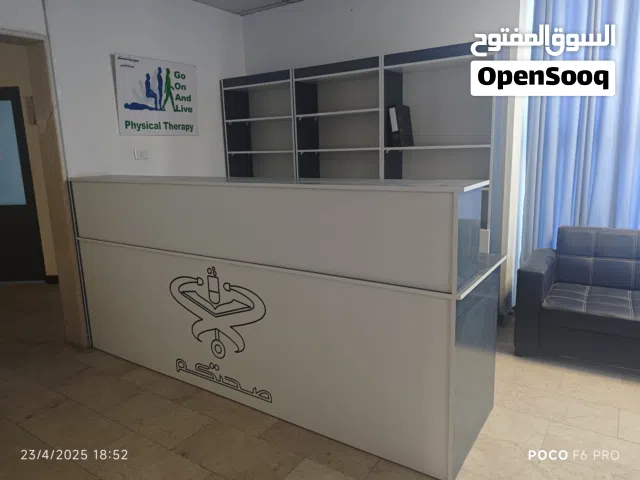 تجهيزات عيادة للبيع