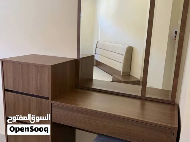غرفة نوم كاملة للبيع (سرير 180*200 + كوميدينا عدد 2 + تسريحة + خزانة 3 ابواب)