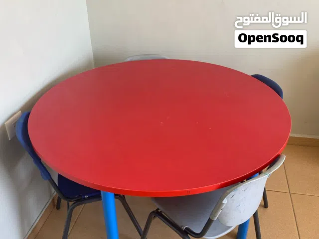 طاولة دائرية مع 4 كراسي