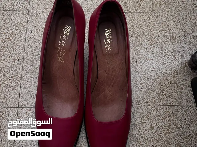 Vintage red heels the heel is whide model and its in size 39