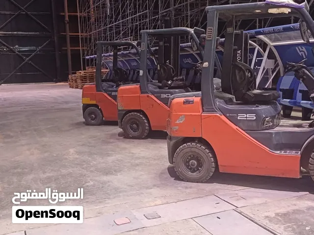 تاجير جميع البناء والرفع سيزرلفت وكرينات ومان لفت وفوركلف ورافعات شوكيه ومقصيه وسطحات وببكات  في جده
