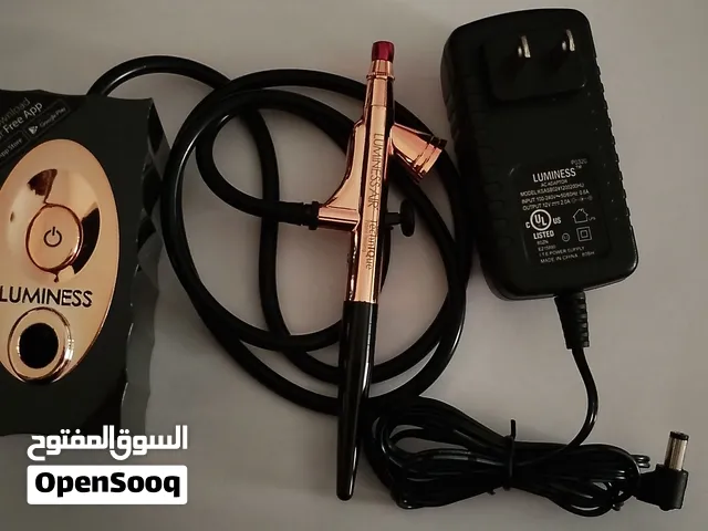 جهاز Luminess Icon Airbrush الأصلي بتصميمه الراقي باللون الأسود والذهبي الوردي (Rose Gold)،
