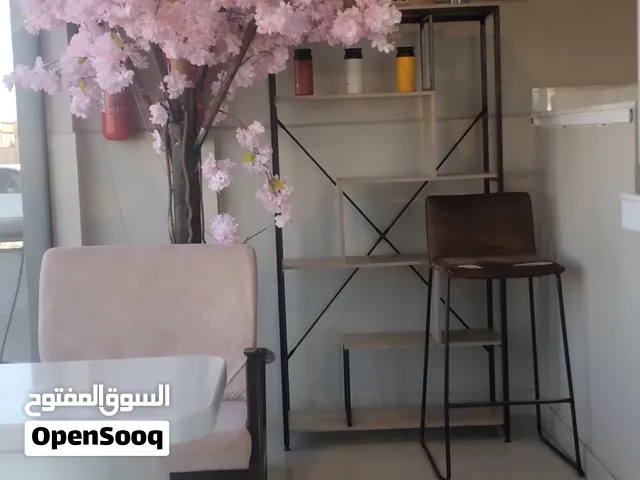 استاذ حاصل على الدكتوراه في الرياضيات مع خبرة في مجال التدريس في المدارس أو الجامعات.