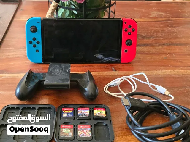 للبيع نينتندو مستعملة بحالة جيدة ونظيفة مع 5 اشرطة السعر: 145 ريال فقط