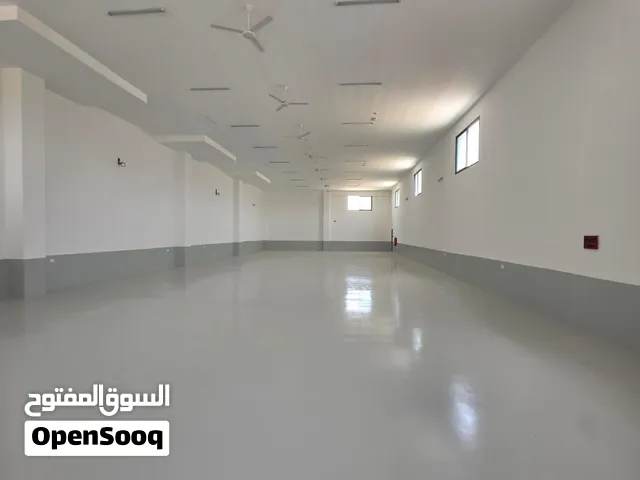 للإيجار – مخازن / ورش صناعية السقسوق – صناعية الواسط أول صف من الشارع الرئيسي- المساحة 500 م
