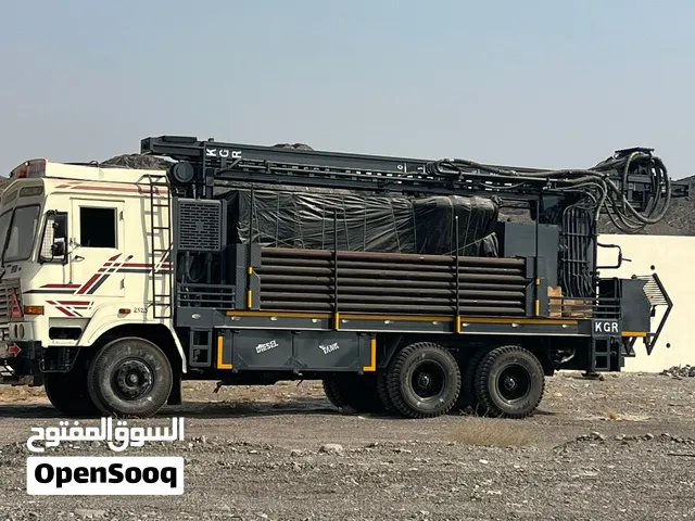 حفارة ابار مياه محموله على شاحنه اشوك ليلاند هنديه