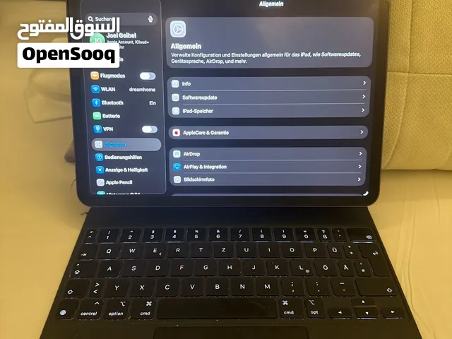 iPad Pro 11-inch (2018) – 256GB + Magic Keyboard