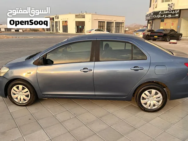 تويوتا يارس 2007 صالون / سيدان، أزرق، ممتازة بدون حوادث، مرخصة، بداخل برونزي