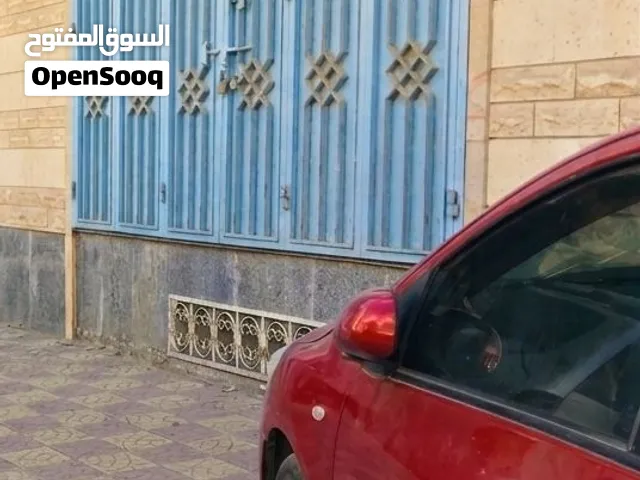 باب حديد . ست فتحات.