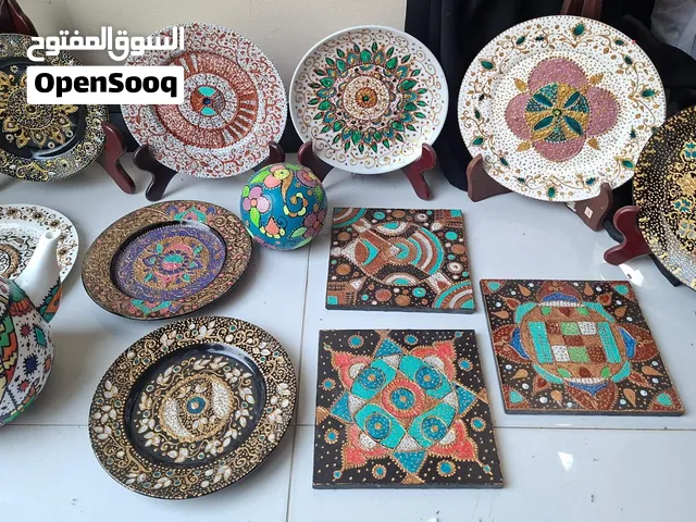 اعمال يدويه بحالة ممتازة ، رسم على البلاط ، زخارف