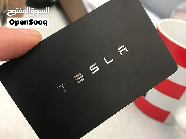 مفتاح سيارة تسلا بطاقه يمكن برمجتها