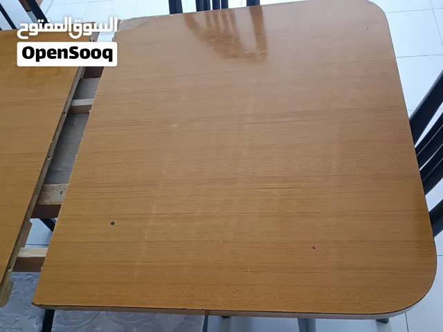 طاولة سفرة للمطبخ . و صوبة