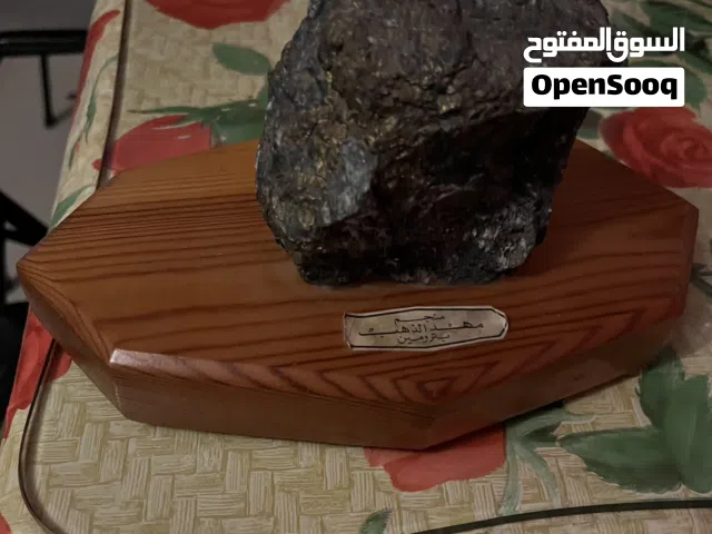 حجر خام ذهب قديم من منجم مهد الذهب مختوم بترومين