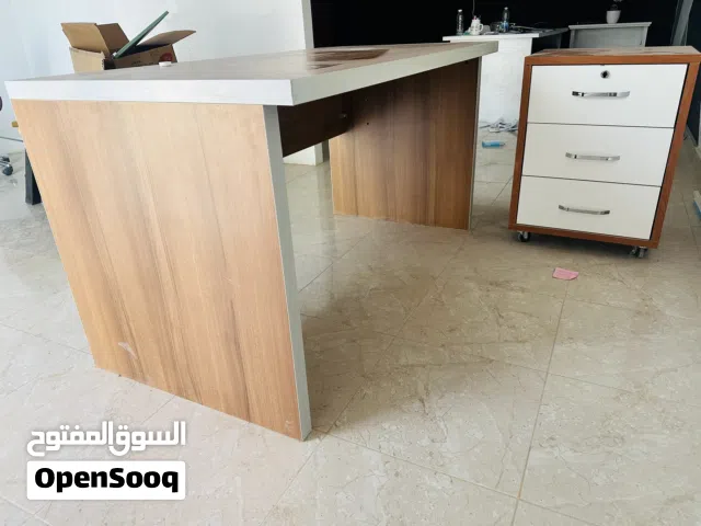 مكتب إيطالي قطعتين في حالة ممتازة جدا