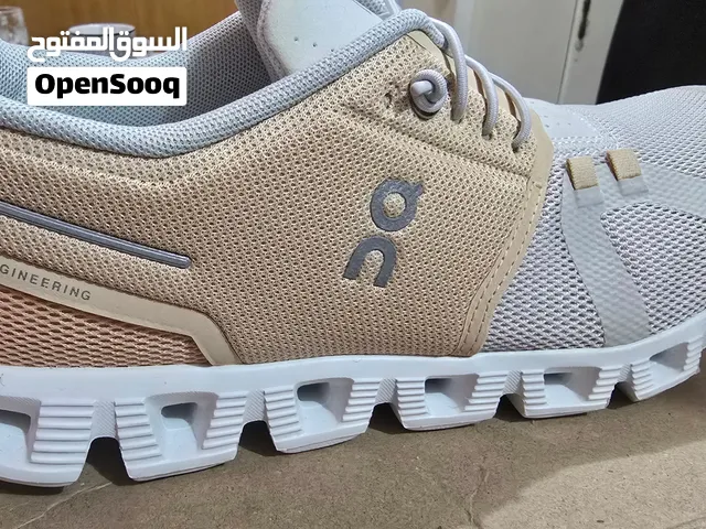 حذاء نسائي
