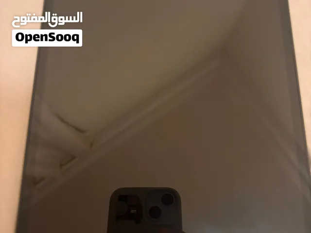 تابلت مستخدم اقل عن سبوع و ما يشتكي من شي  ب 600 و قابل التفاوض
