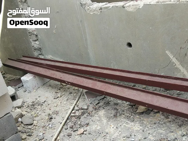 موجود عندي 4 شيلمان نضيف ابو ال 4 متر