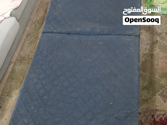 للبيع سرير قلاب يتصفط و يتفتح بلون كحلي و قواعد حديد وكلبس لضم  السرير التواصل للجادين فقط و شكرا