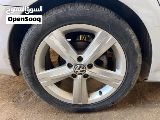 اربع كوتشات مقاس “17 منهم اتين ياباني