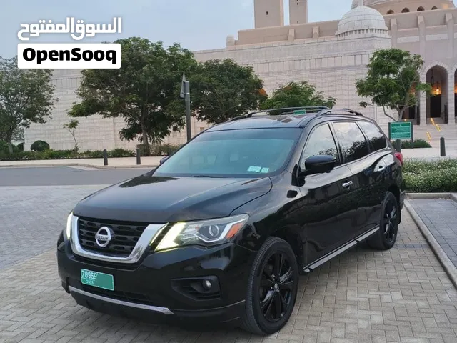 Used Nissan Pathfinder in Al Dakhiliya