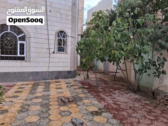 فلة دورين وبدروم للايجار ملكي شارع الجزائر الايجار 1500 دولار حجر بيضا مجدده حي راقي قريب جدا الليبي