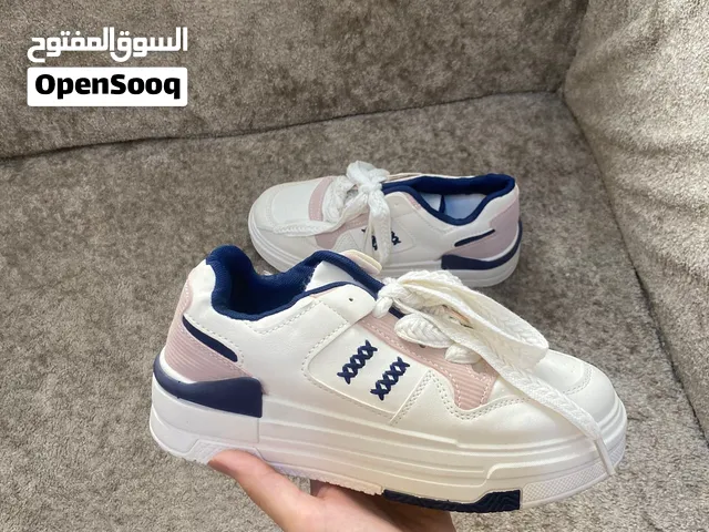 احذية رياضية بسعر مناسب جداً( خمسة الاف)
