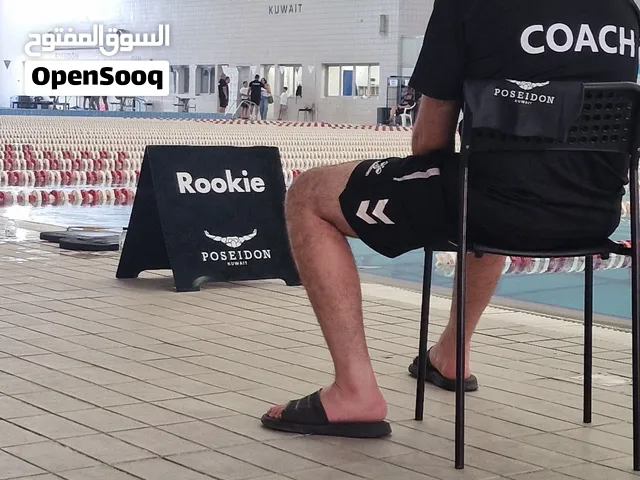 مدرب سباحة  محترف – جاهز للعمل في الكويت
