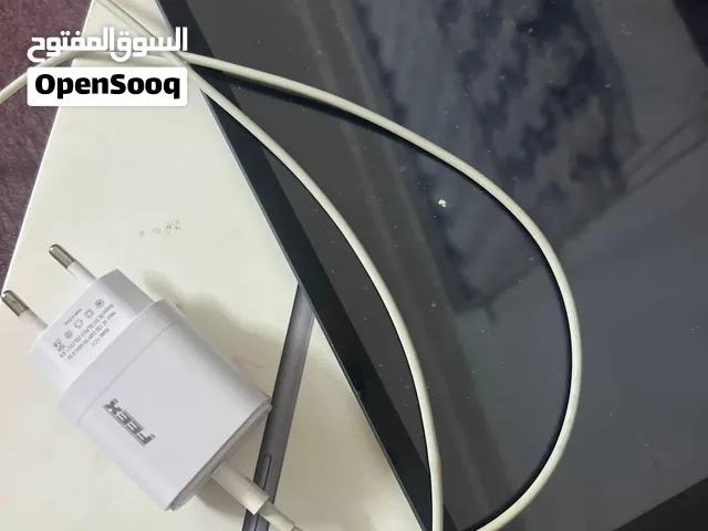مستعمل مع الكرتونه الاصليه وشاحن  وقلم ايباد قابل للتفاوض