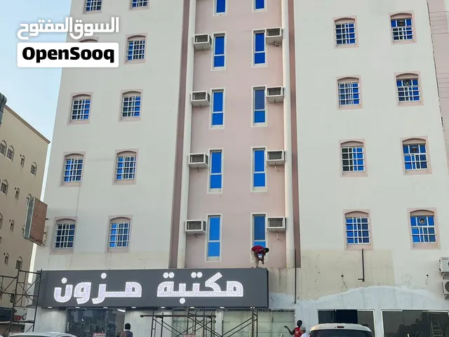 شقة نظيفة للعوائل بالخوض جنب المركز الصحي