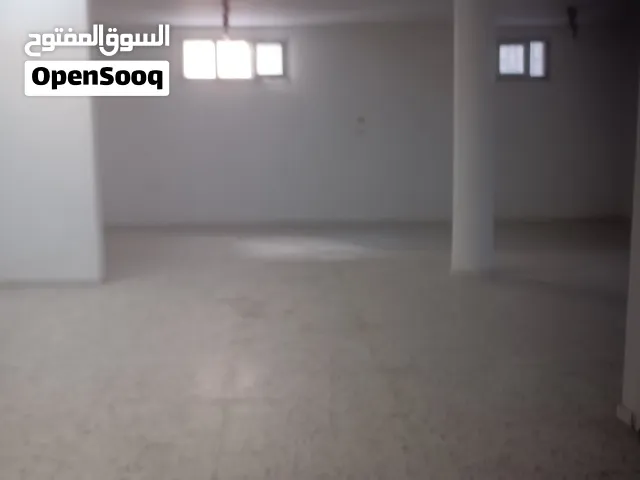 مخزن للايجار مكان ممتاز وشارع واسع