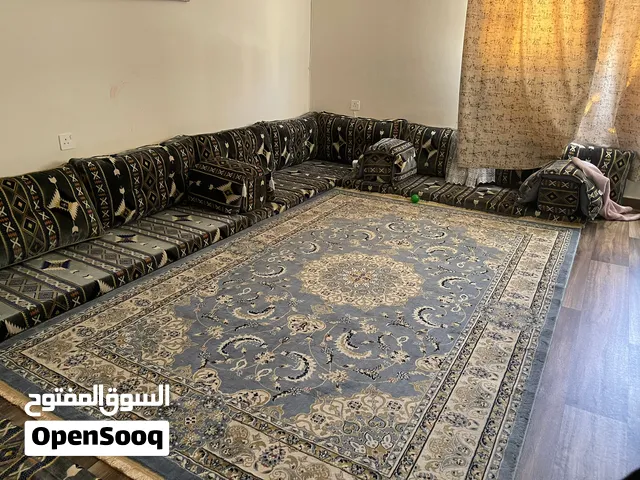 سرير اطفال مواليد ماركة بيبي نانا + مجلس ارضي عربي اسفنج البغلي تكفي مساحة 10 امتار