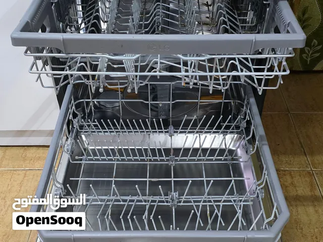 LG QuadWashTM 14 Place Setting Dishwasher (Model: DFB415FP)
