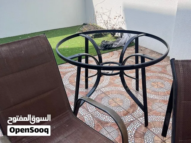 أطقم جلسات خارجية واحد خشبي واحد حديد و كراسي بلاستيك