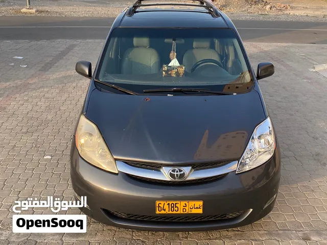 Used Toyota Sienna in Muscat