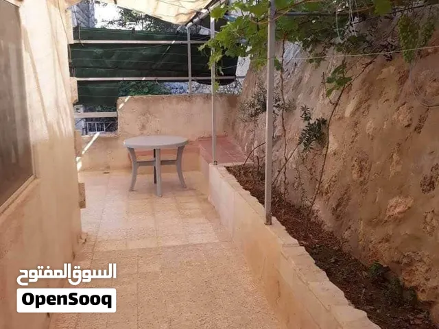 فقظ طلبات بنات