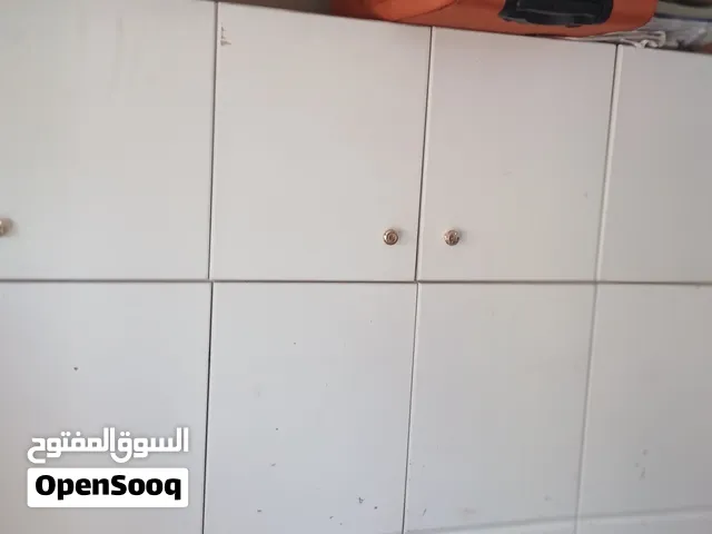 دولاب ابيض يحالة جيدة  مقسم جزين