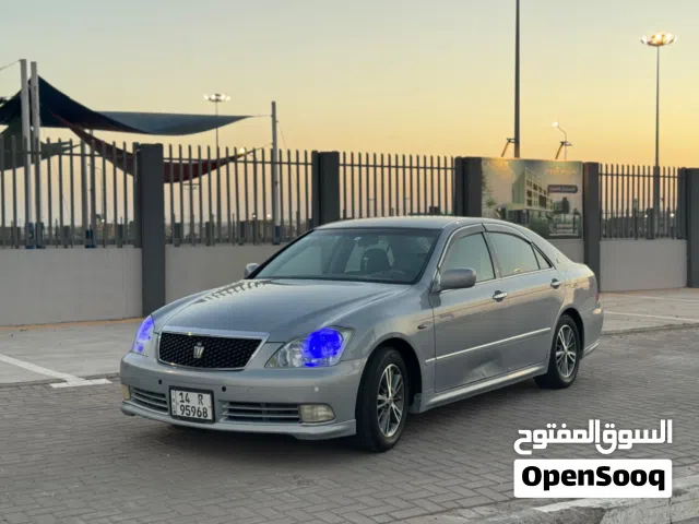 2004 تويوتا كراون Crown