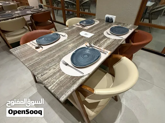 معدات مطعم وكراسي وطاولات جرانيت فاخرة وجلسات خارجية في الخبر للبيع