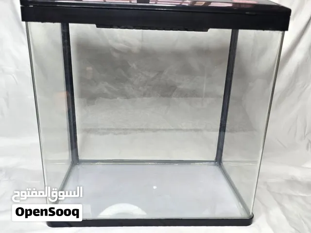حوض اسماك متوسط الحجم مستخدم فتره بسيطه Medium-sized aquarium, used for a short period of time