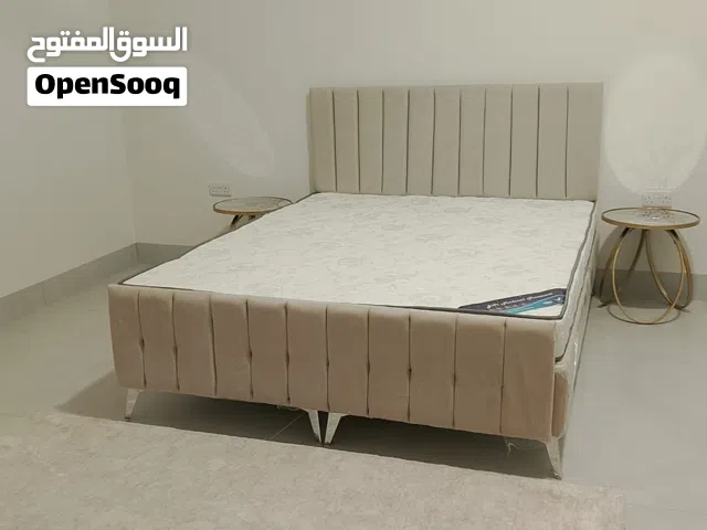 سرير منجد بأروع الأشكال